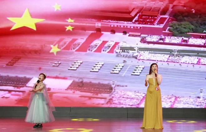 视频:在地震安置点,孩子们度过难忘的生日